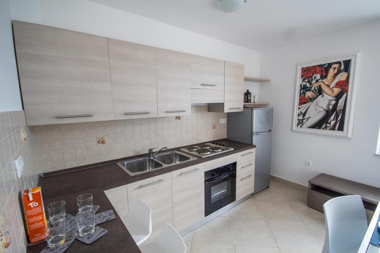 Center, Seafront With Terrace In Apartment Umag