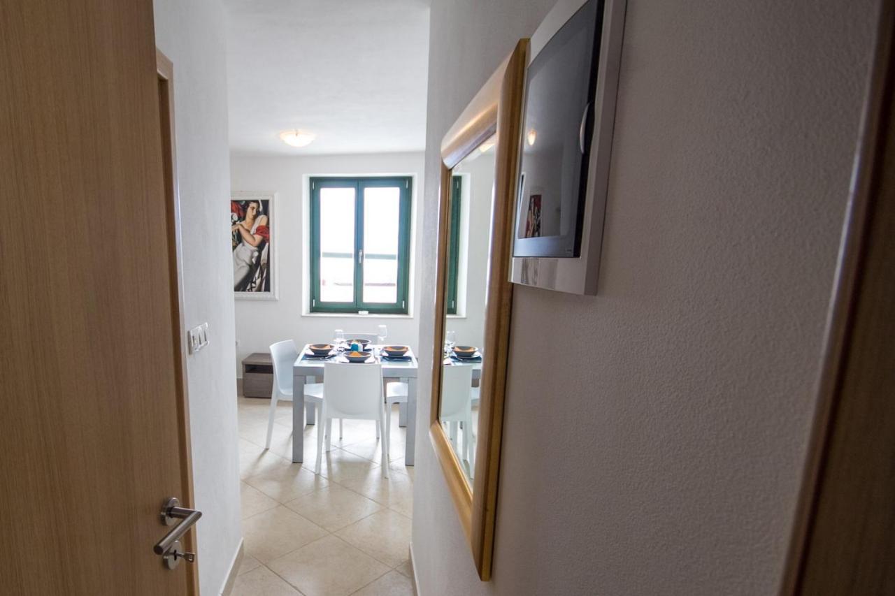 Center, Seafront With Terrace In Apartment *